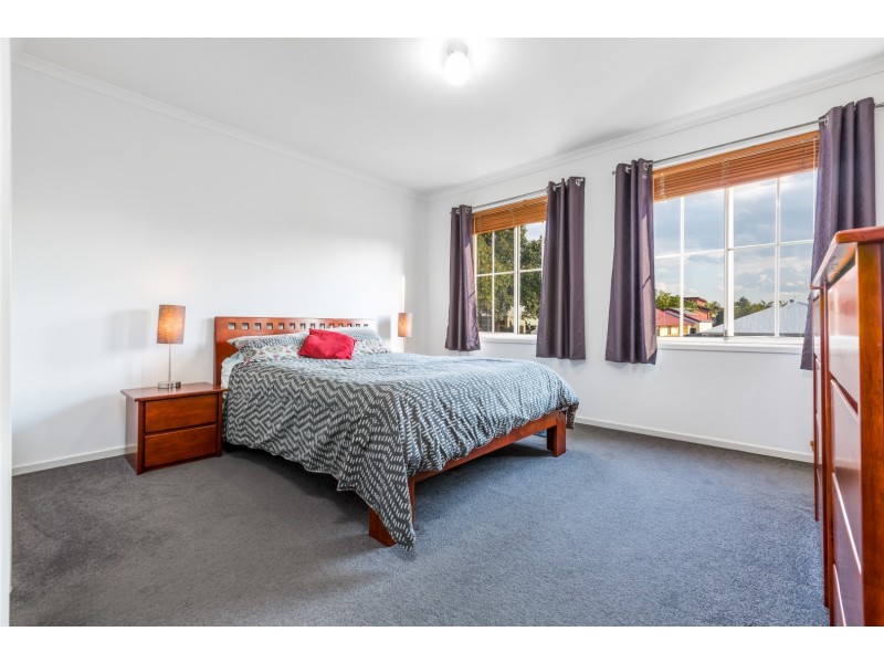 6 Jetty Walk, Forest Lake QLD 4078