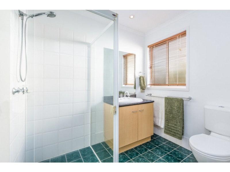 6 Jetty Walk, Forest Lake QLD 4078