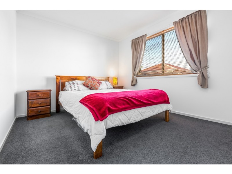 6 Jetty Walk, Forest Lake QLD 4078