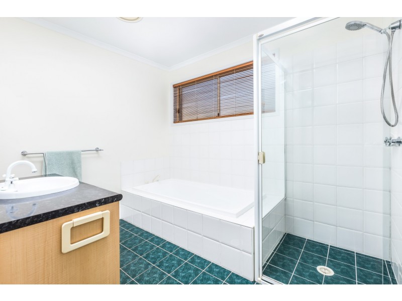 6 Jetty Walk, Forest Lake QLD 4078