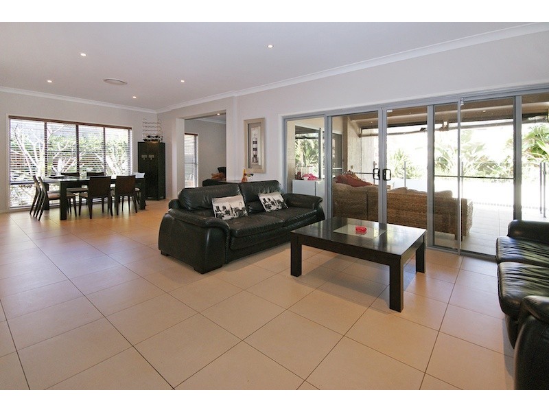 11 Dandenong Street, Forest Lake QLD 4078