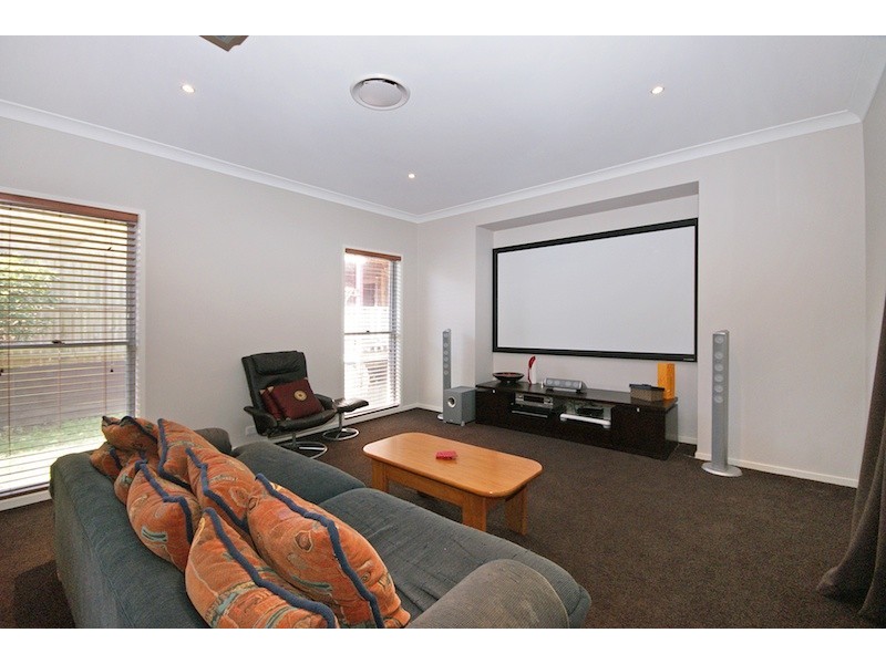 11 Dandenong Street, Forest Lake QLD 4078