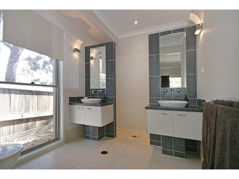 11 Dandenong Street, Forest Lake QLD 4078