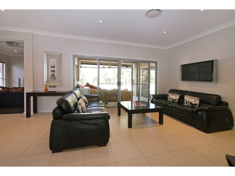 11 Dandenong Street, Forest Lake QLD 4078