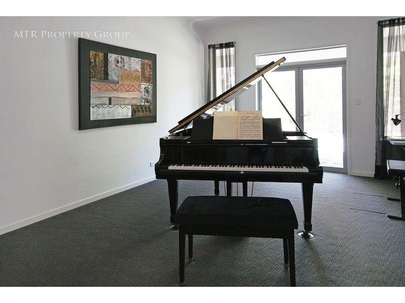 1 Uluru Place, Forest Lake QLD 4078