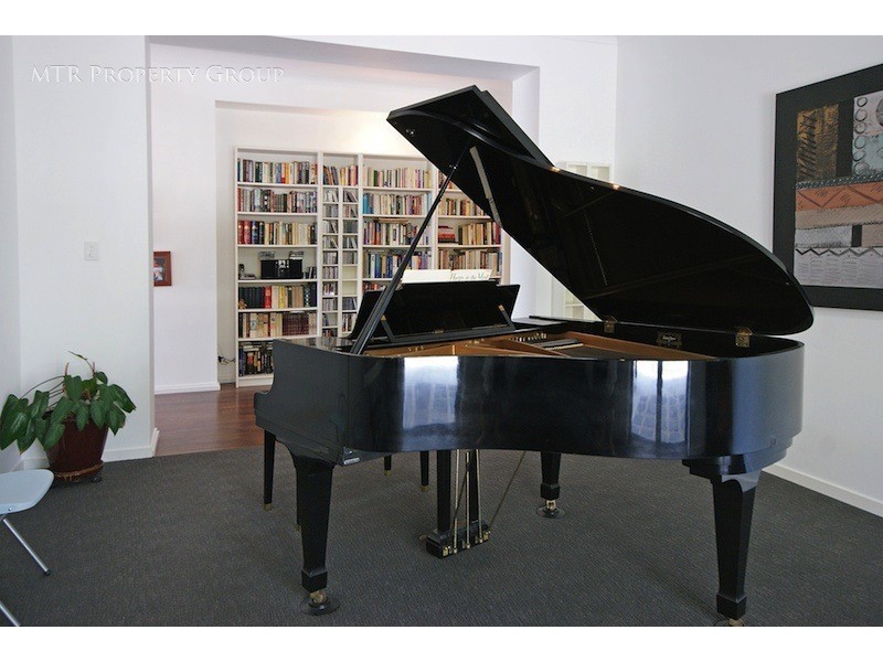 1 Uluru Place, Forest Lake QLD 4078