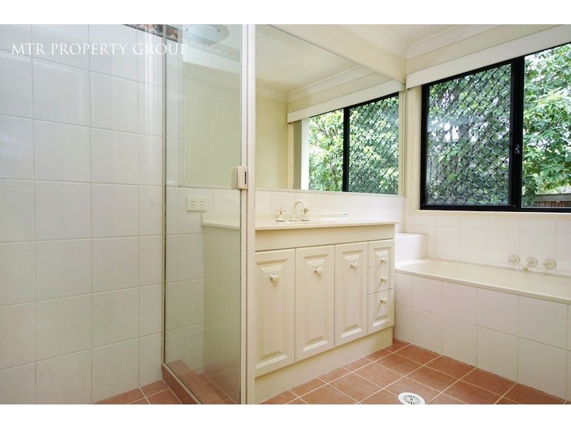 2 Yale Cct, Forest Lake QLD 4078