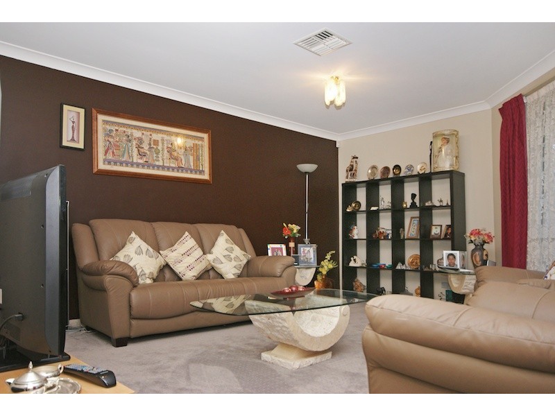 9 Hawthorne Street, Forest Lake QLD 4078