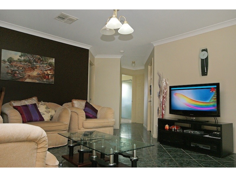 9 Hawthorne Street, Forest Lake QLD 4078