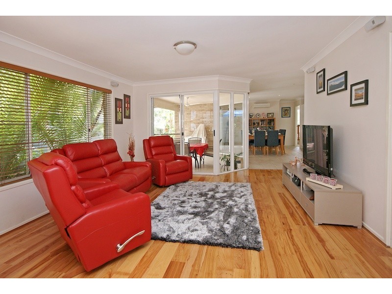 6 Beerwah Place, Forest Lake QLD 4078