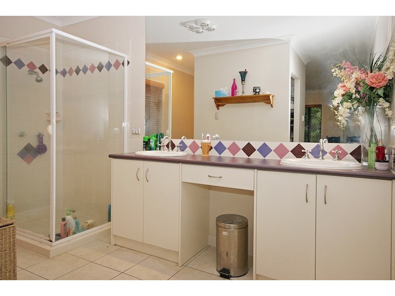 24 Vaucluse Street, Forest Lake QLD 4078