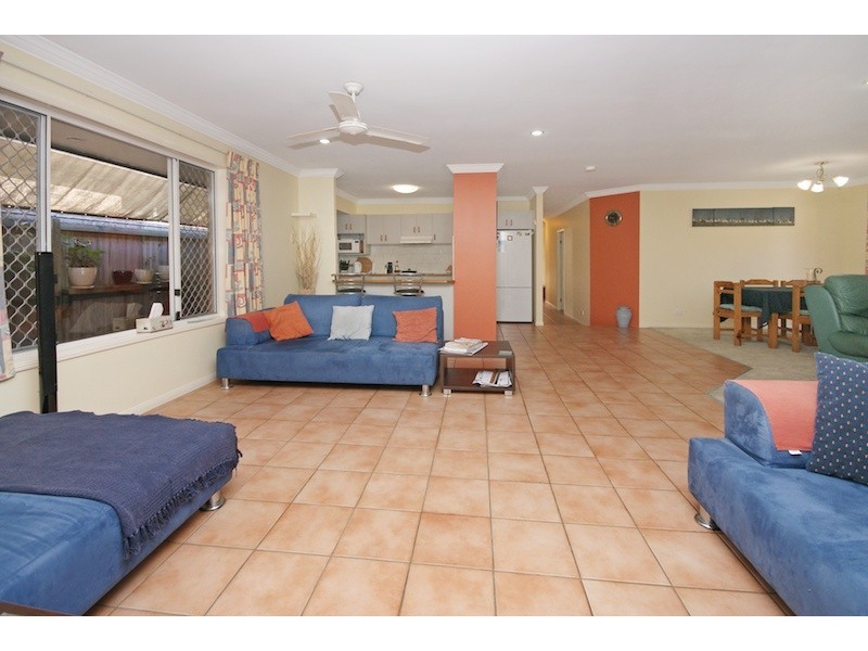 11 Blaxland Place, Forest Lake QLD 4078