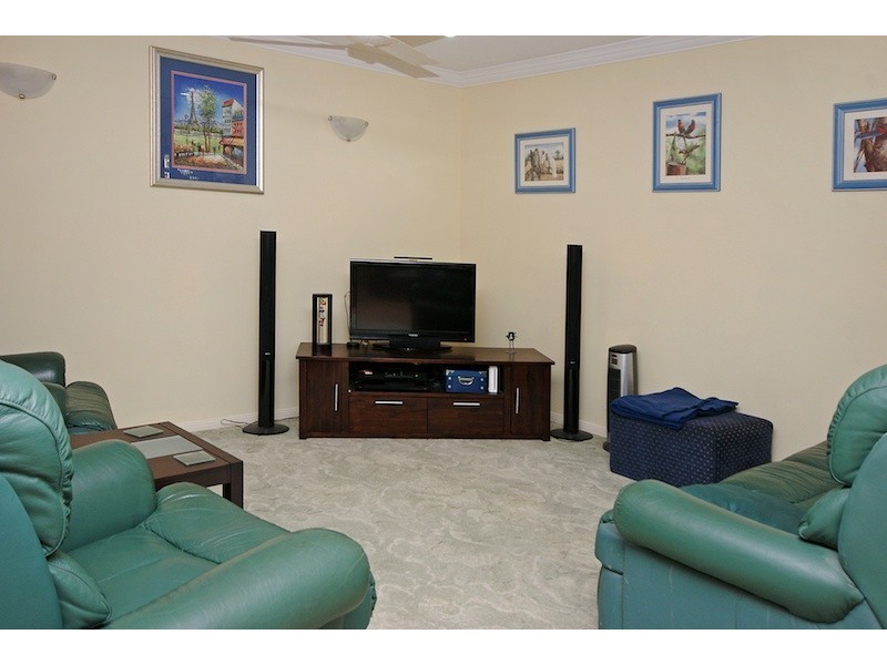 11 Blaxland Place, Forest Lake QLD 4078