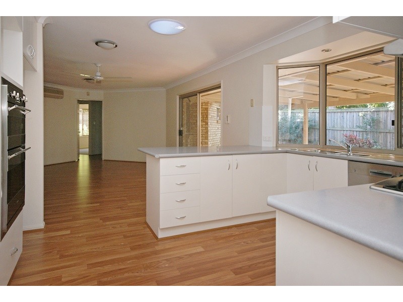 33 Renoir Crescent, Forest Lake QLD 4078