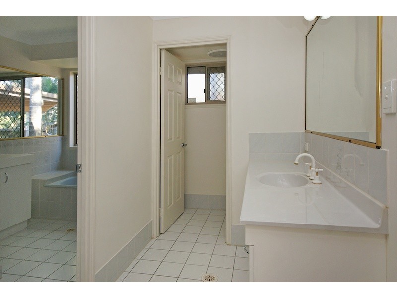 33 Renoir Crescent, Forest Lake QLD 4078