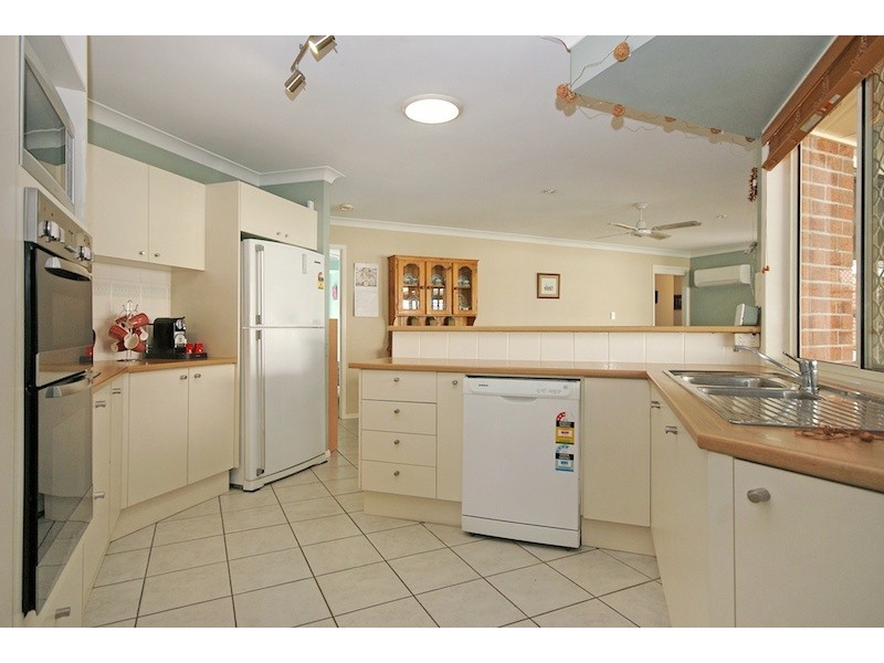 3 Ballandean Close, Forest Lake QLD 4078