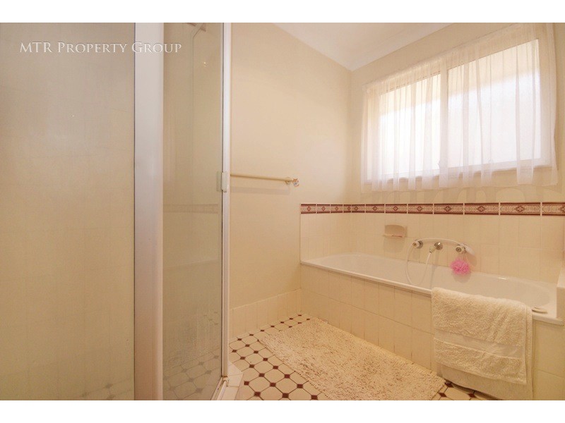 1 Larra Court, Forest Lake QLD 4078