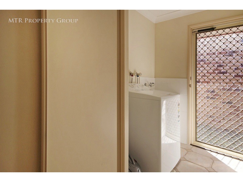 1 Larra Court, Forest Lake QLD 4078