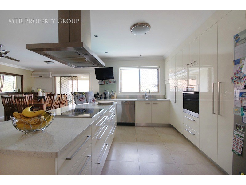 11 Hawthorne Street, Forest Lake QLD 4078