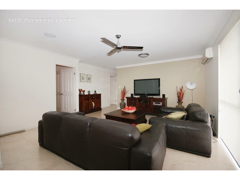 11 Hawthorne Street, Forest Lake QLD 4078