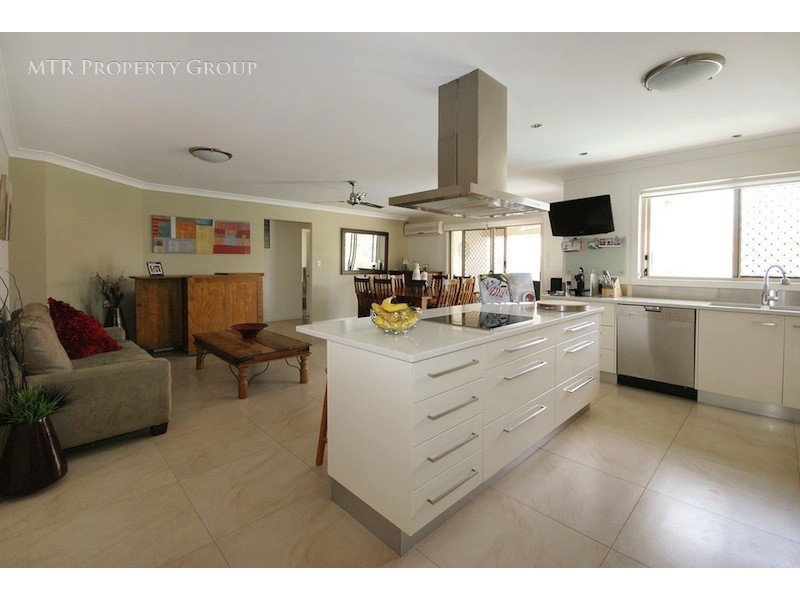 11 Hawthorne Street, Forest Lake QLD 4078