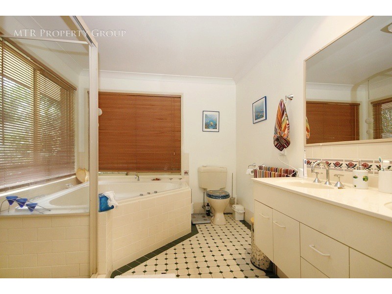 42 Rimu Crescent, Forest Lake QLD 4078