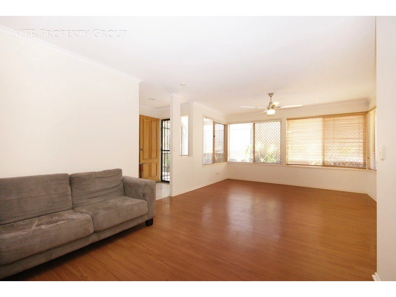 8 Burke Place, Forest Lake QLD 4078