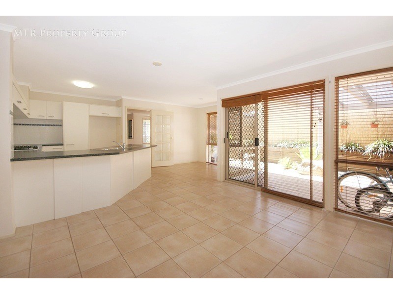 8 Burke Place, Forest Lake QLD 4078