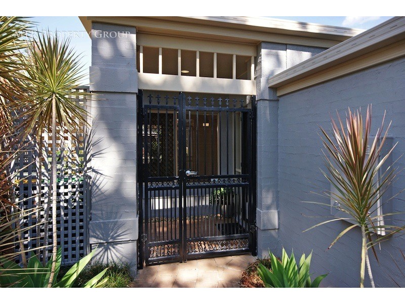 8 Burke Place, Forest Lake QLD 4078