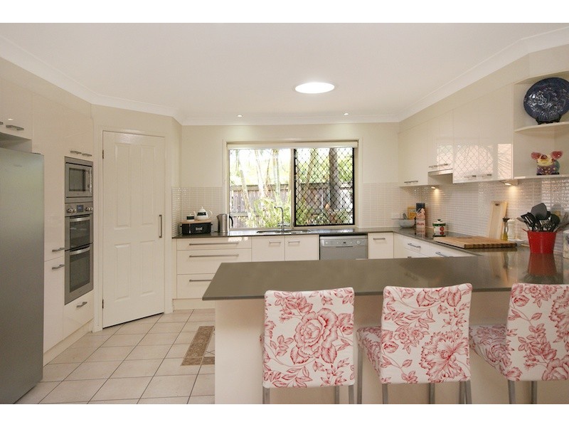 4 Yarraman Place, Forest Lake QLD 4078