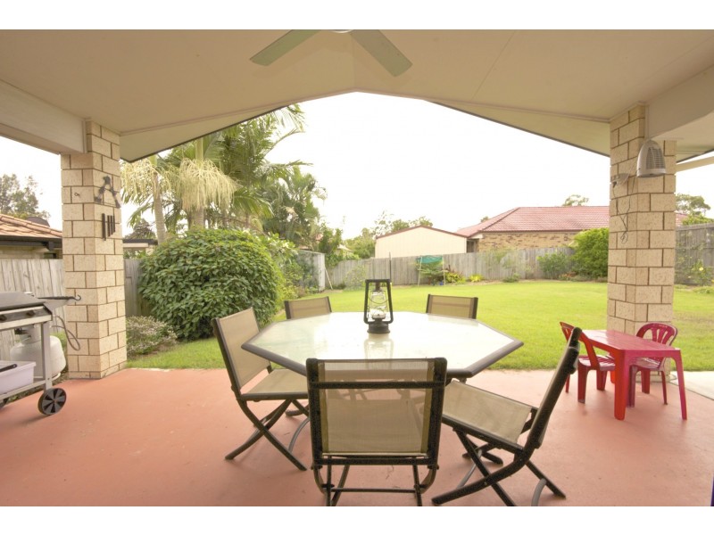 5 Berrington Close, Forest Lake QLD 4078