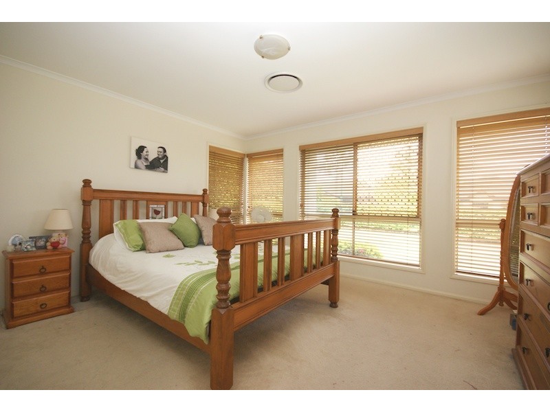 16 Fitzroy Place, Forest Lake QLD 4078