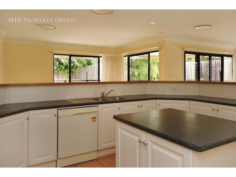 6 Santa Cruz Place, Forest Lake QLD 4078