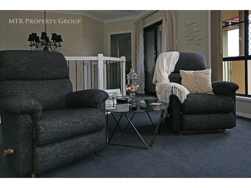 5 Gregory Close, Forest Lake QLD 4078