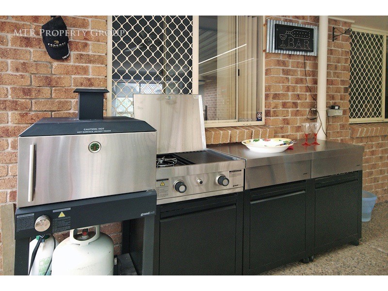 9 Cook Street, Forest Lake QLD 4078