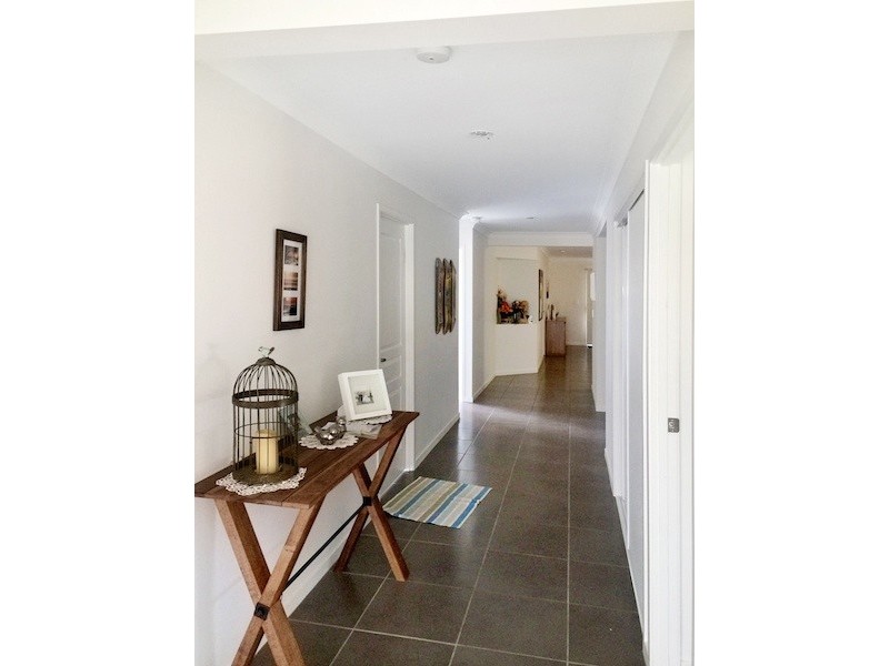 8 Gordon Drive, Upper Coomera QLD 4209