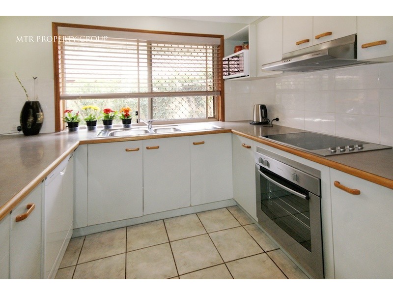 8 Minker Place, Forest Lake QLD 4078