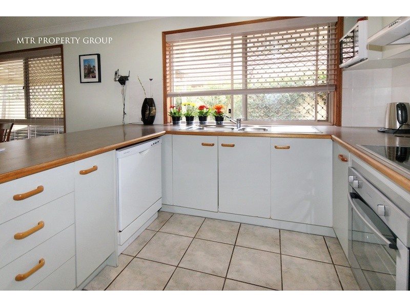 8 Minker Place, Forest Lake QLD 4078