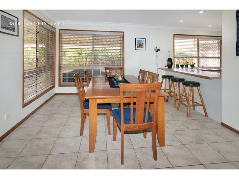 8 Minker Place, Forest Lake QLD 4078