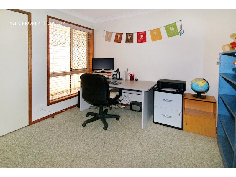 8 Minker Place, Forest Lake QLD 4078