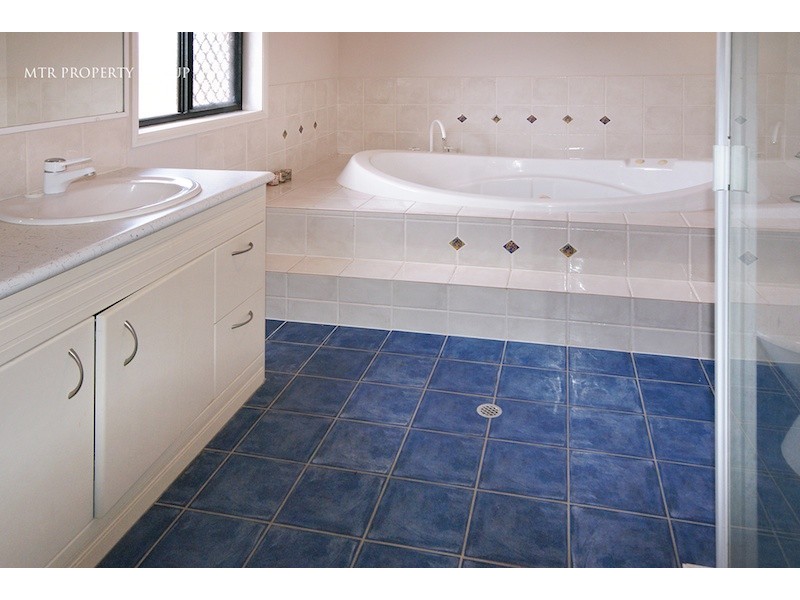 23 Paterson Place, Forest Lake QLD 4078