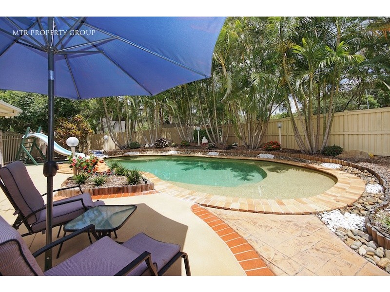 8 Manchester Close, Forest Lake QLD 4078