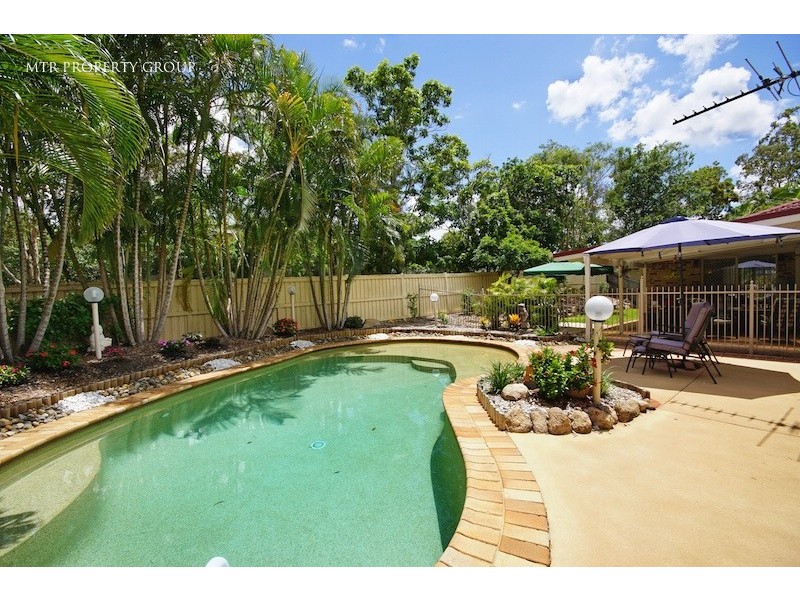 8 Manchester Close, Forest Lake QLD 4078