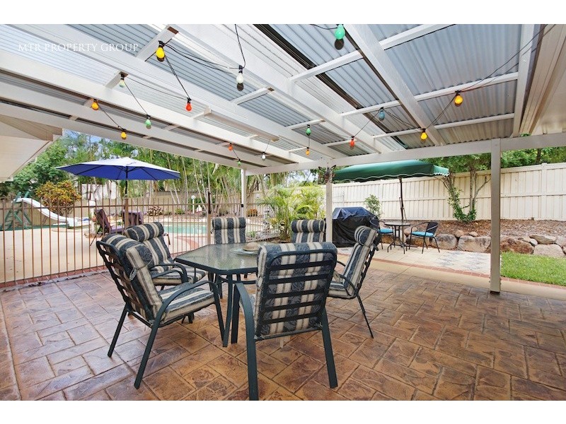 8 Manchester Close, Forest Lake QLD 4078