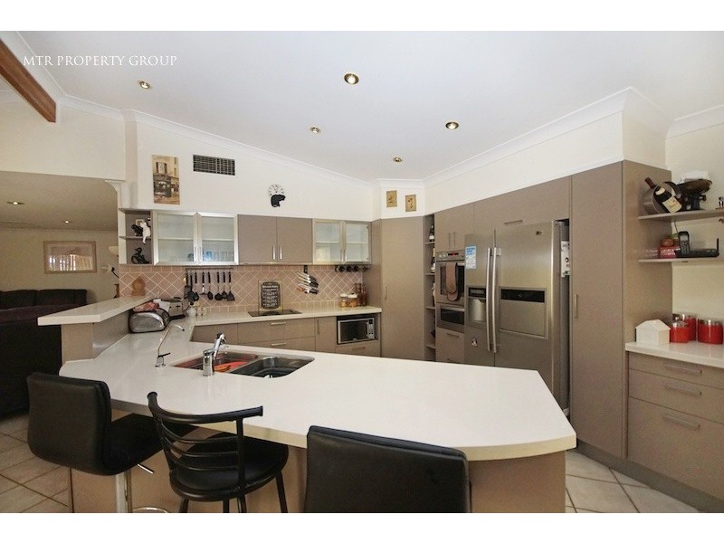 8 Manchester Close, Forest Lake QLD 4078