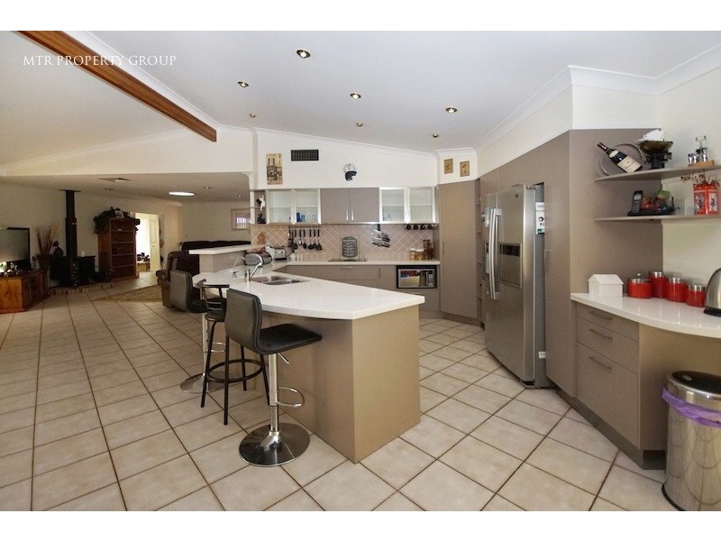 8 Manchester Close, Forest Lake QLD 4078