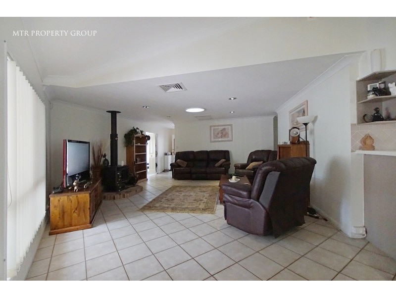 8 Manchester Close, Forest Lake QLD 4078