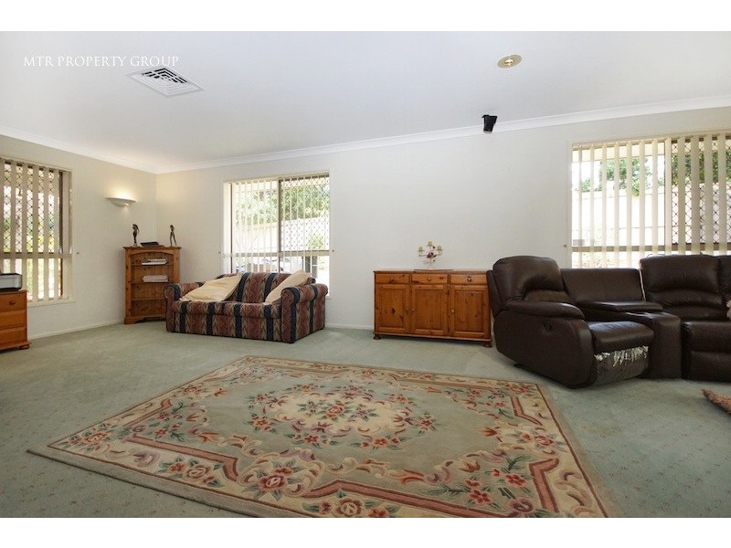 8 Manchester Close, Forest Lake QLD 4078