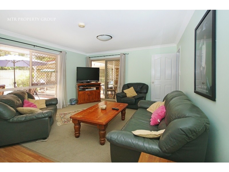 8 Manchester Close, Forest Lake QLD 4078