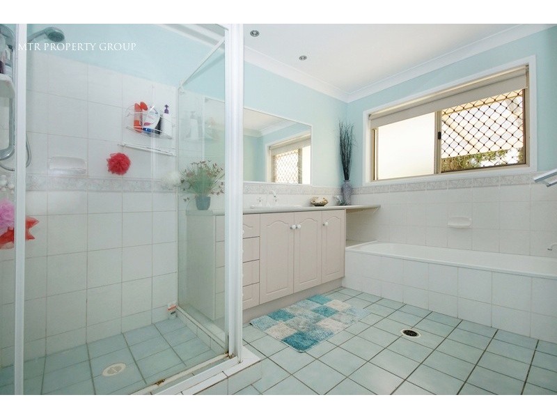 8 Manchester Close, Forest Lake QLD 4078